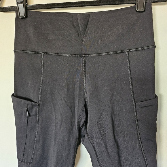 VGUC Athleta All in Crop Leggings Phone & zip Pockets Size Small Black - Picture 4 of 16